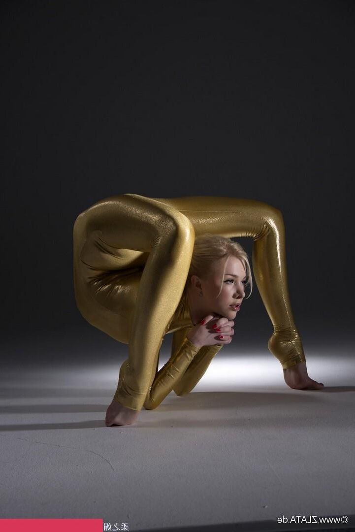Zlat Golden Catsuit Flexibilität