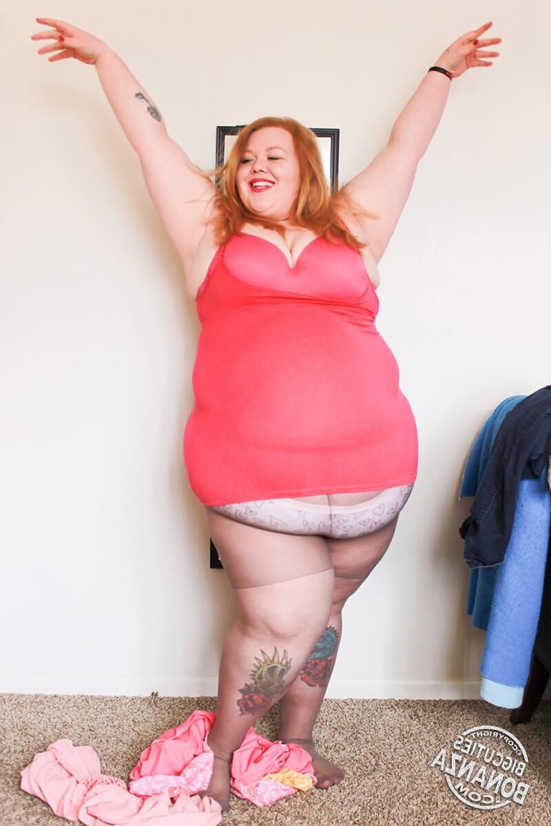 BBW DINO BEAUTIFUL BLONDE FAT GIRL