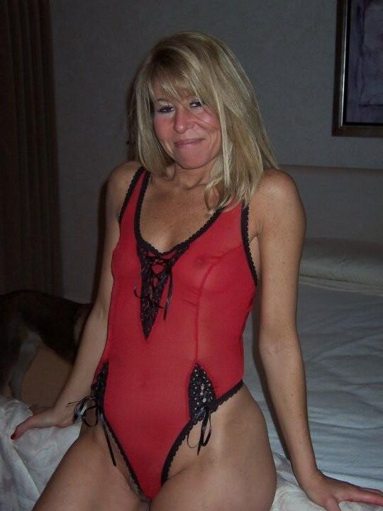 HOONTES MILF STEPHANIE (amigo da ex -esposa parece parecido)