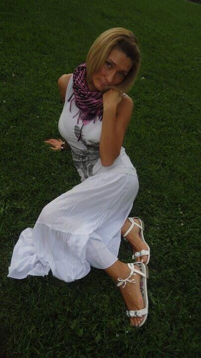 LOVELY BLONDIE