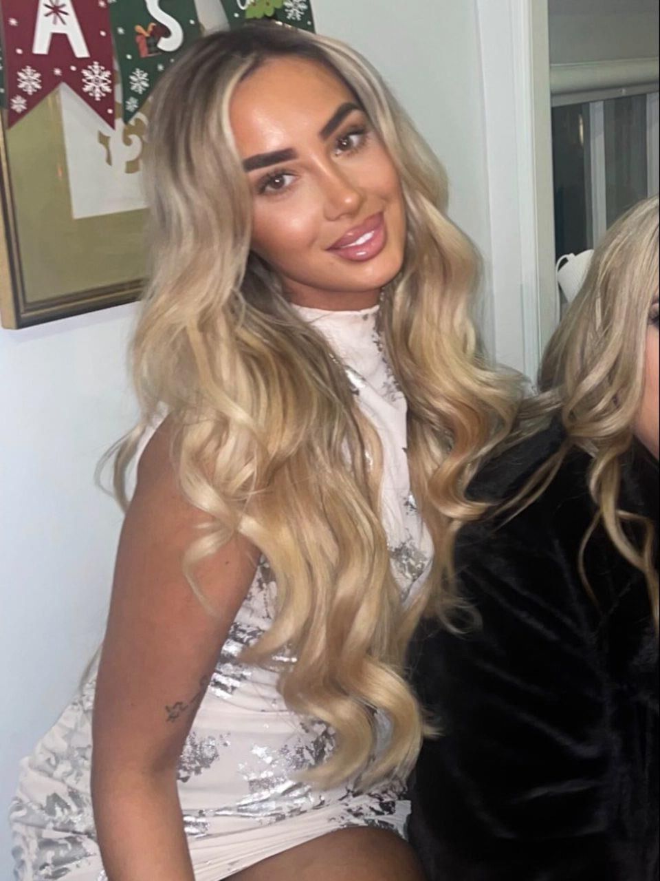 Suzanne Irish blonde hottie