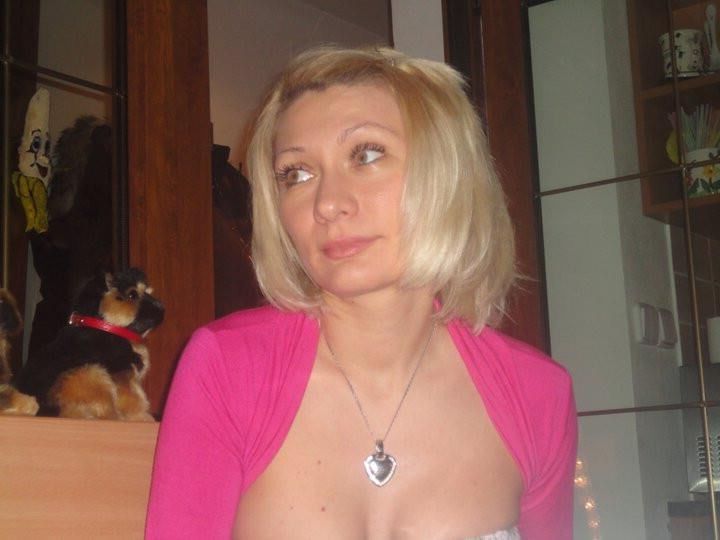 LOVELY BLONDIE