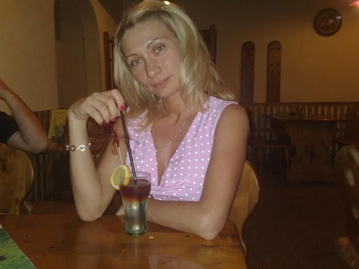 LOVELY BLONDIE