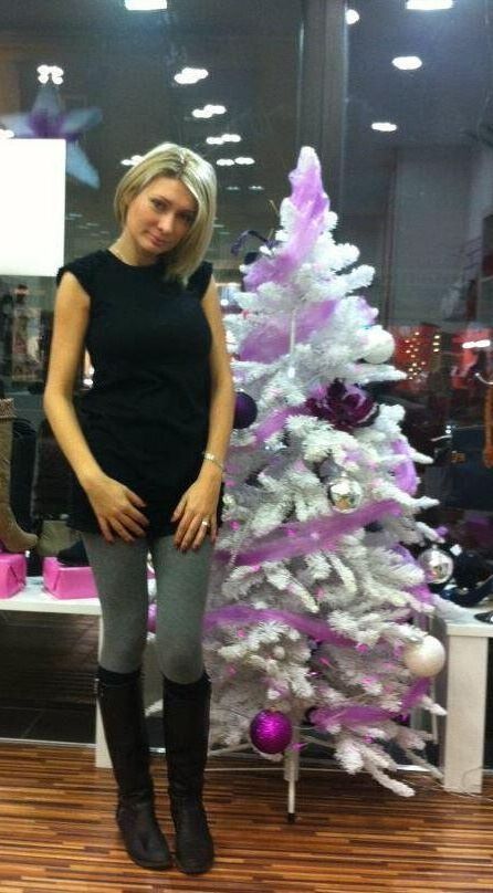 LOVELY BLONDIE