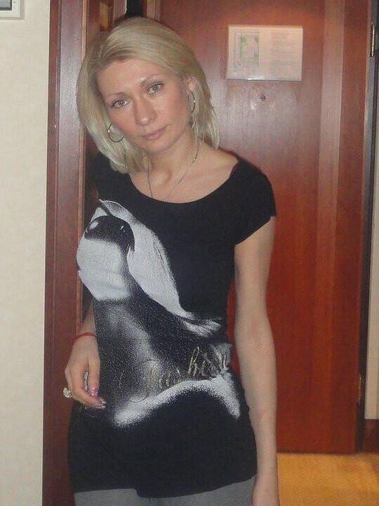 LOVELY BLONDIE