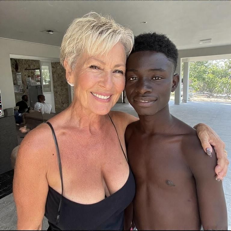 Parejas interraciales atractivas