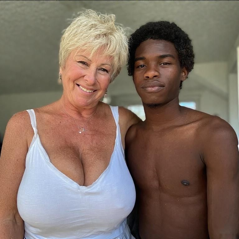 Parejas interraciales atractivas