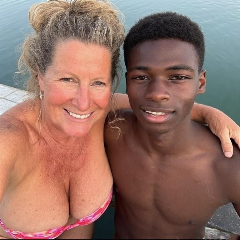 Parejas interraciales atractivas
