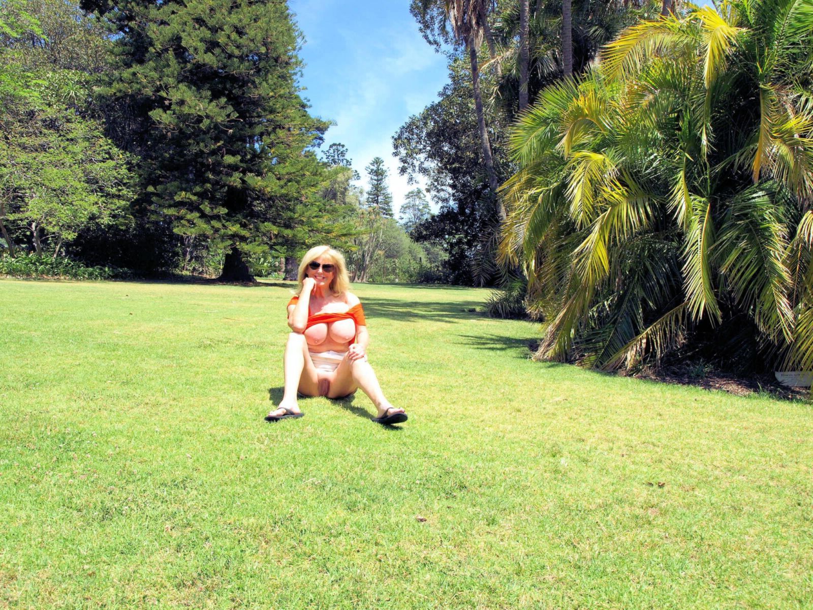 Die üppige Lady Diane wird wild: Bush, Strand und Parks!