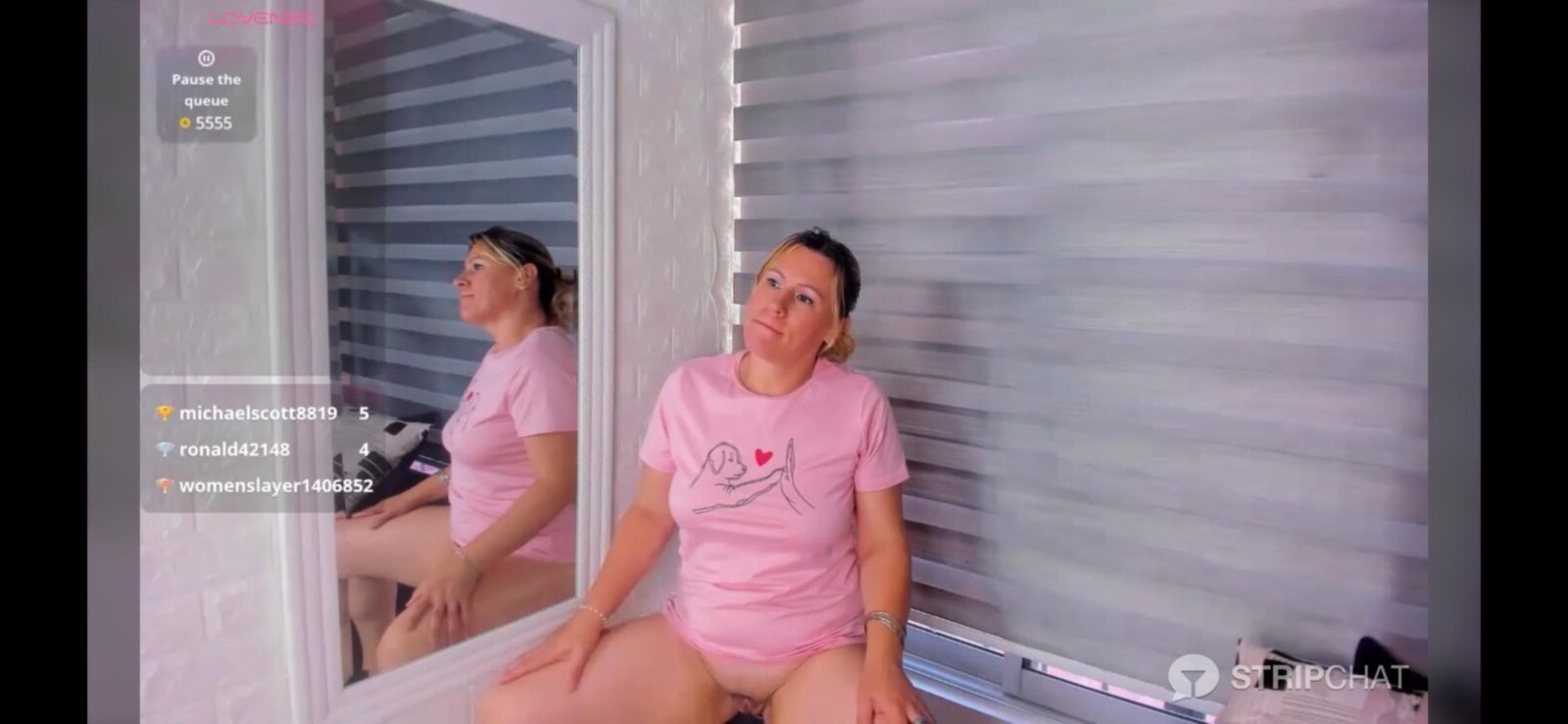 Rubia sin fondo latina nieve bunny milf / coño maduro hinchado