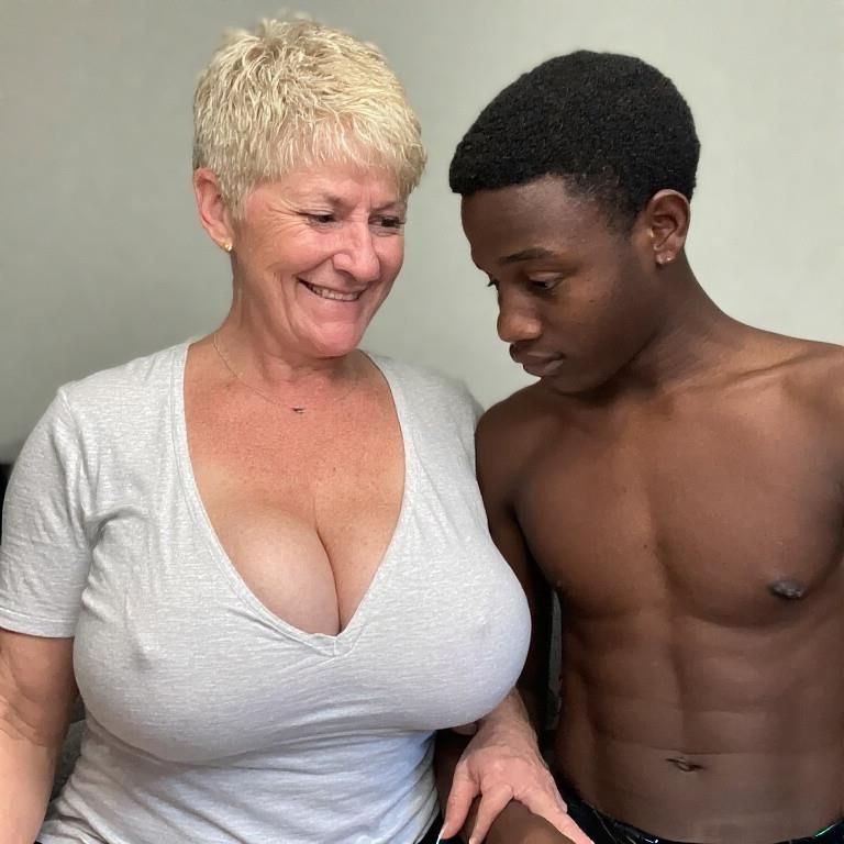 Parejas interraciales atractivas