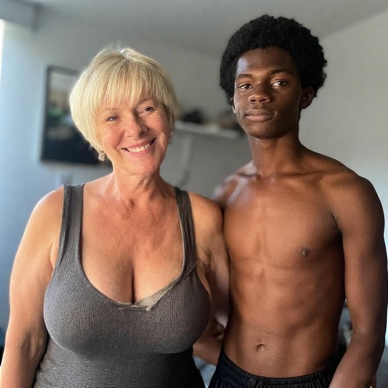 Parejas interraciales atractivas