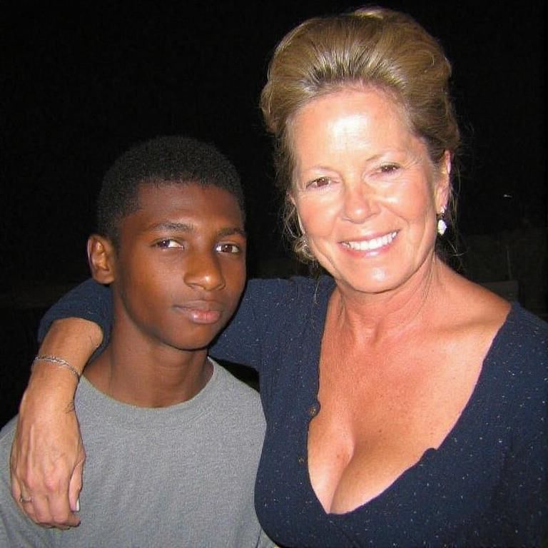 Parejas interraciales atractivas