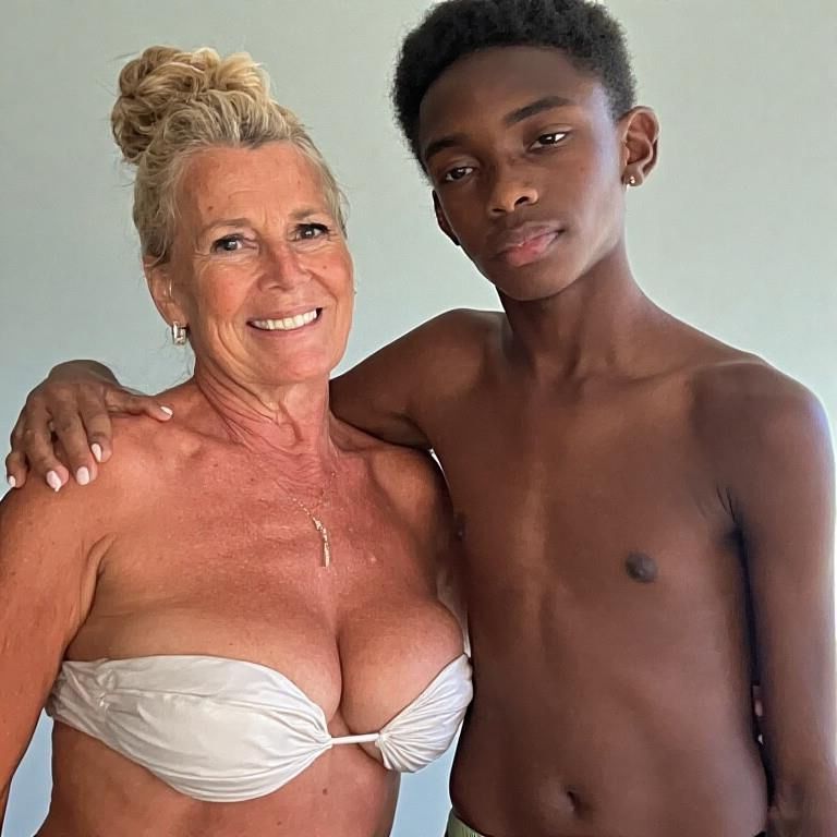 Parejas interraciales atractivas