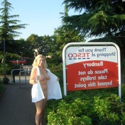 Barby (UK) fait du shopping