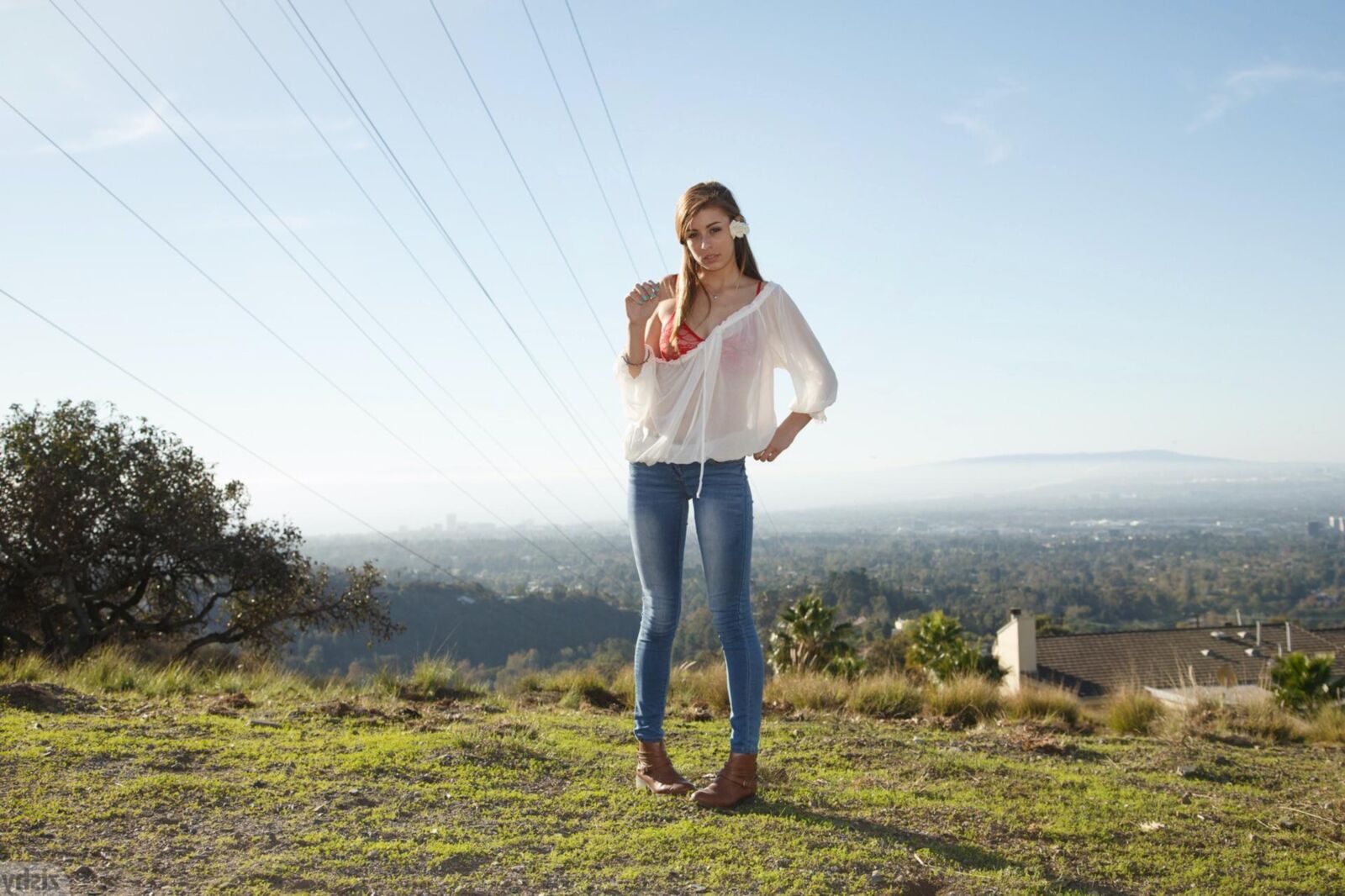 Zishy Gracie Thimble Blue Jeans y Red Bra (NN)