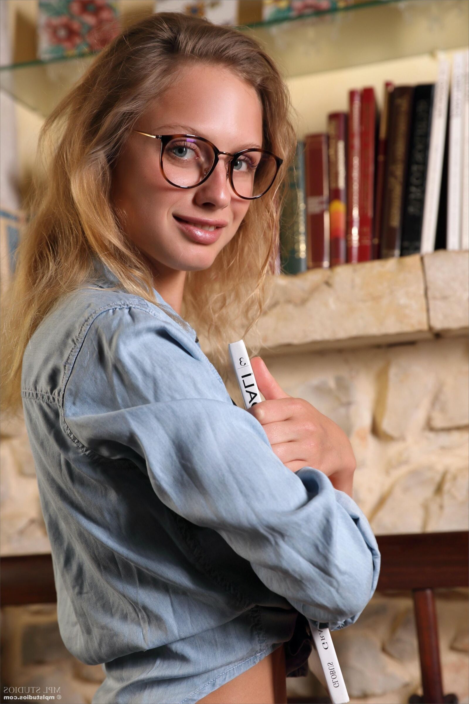 Mplstudios Clarice promete en un libro
