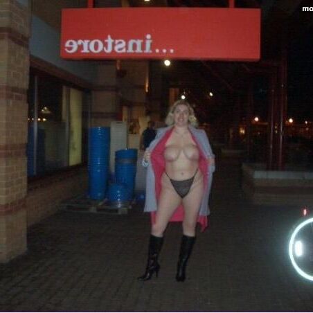 Barby (UK) fait du shopping