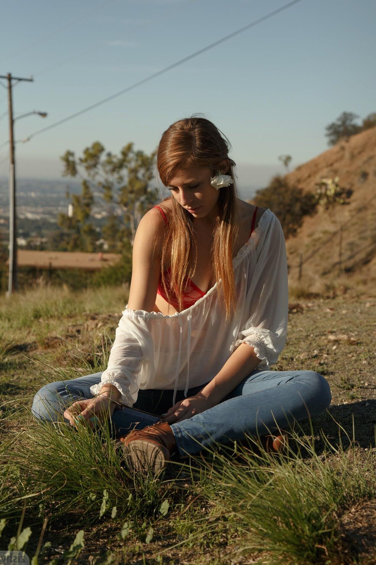 Zishy Gracie Thimble Blue Jeans y Red Bra (NN)