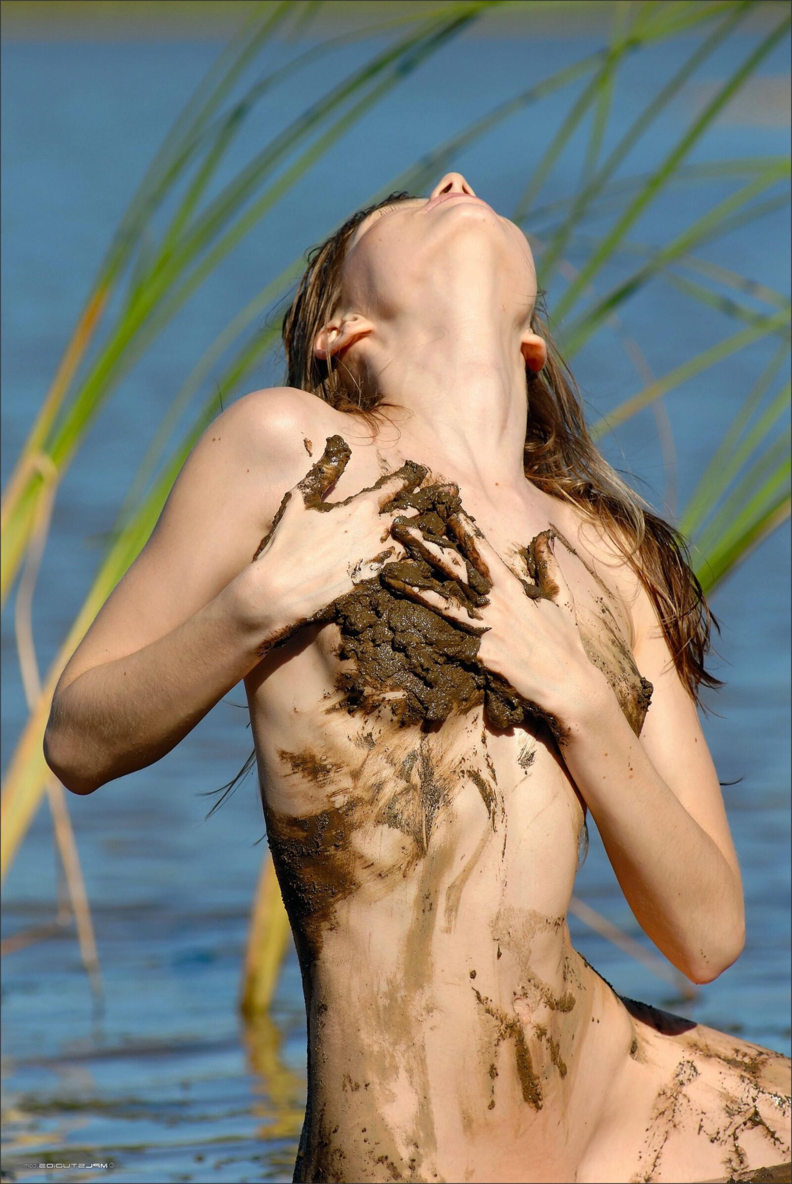 Mplstudios Anya Baño de barro