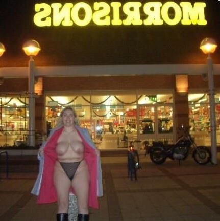 Barby (UK) fait du shopping