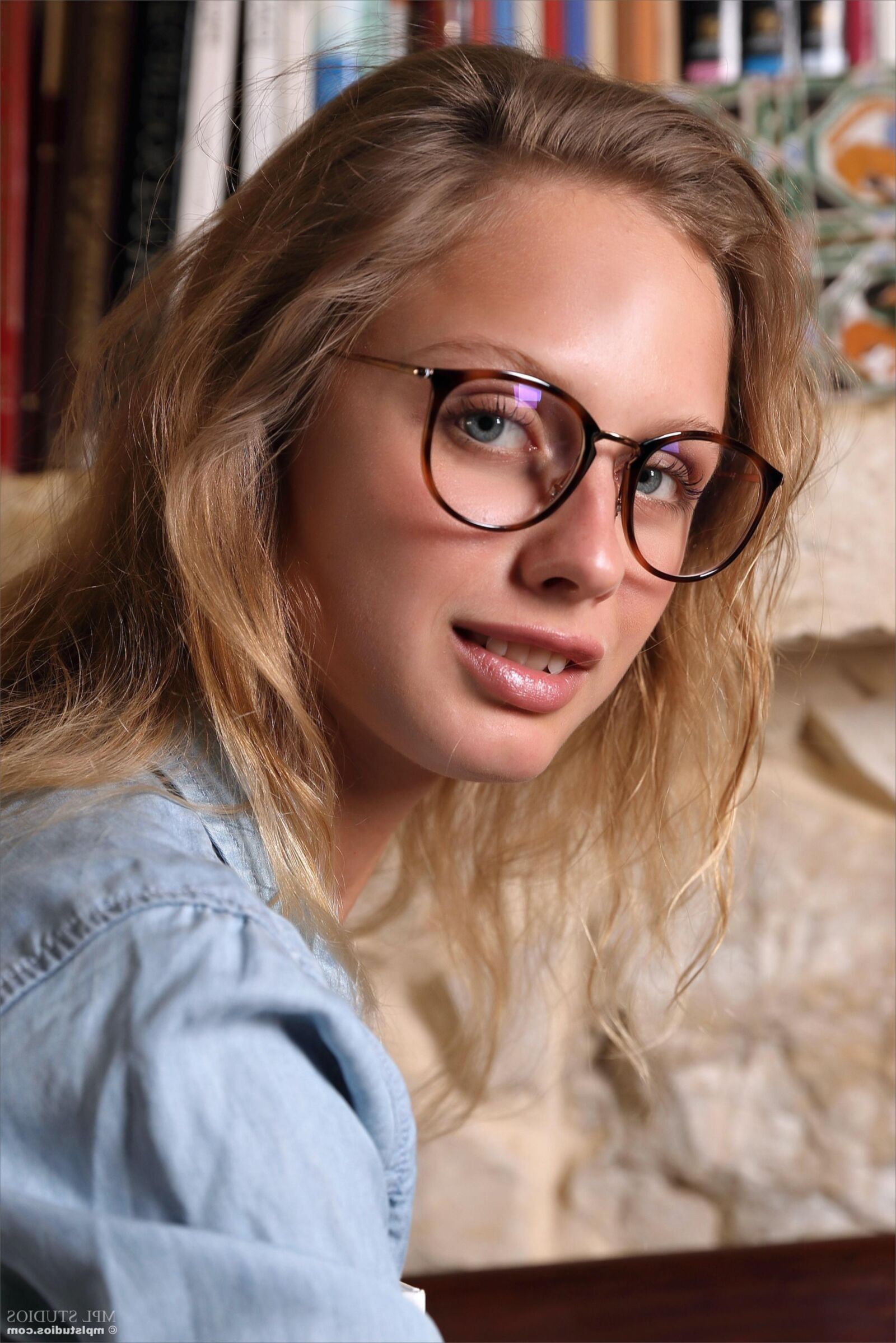 Mplstudios Clarice promete en un libro