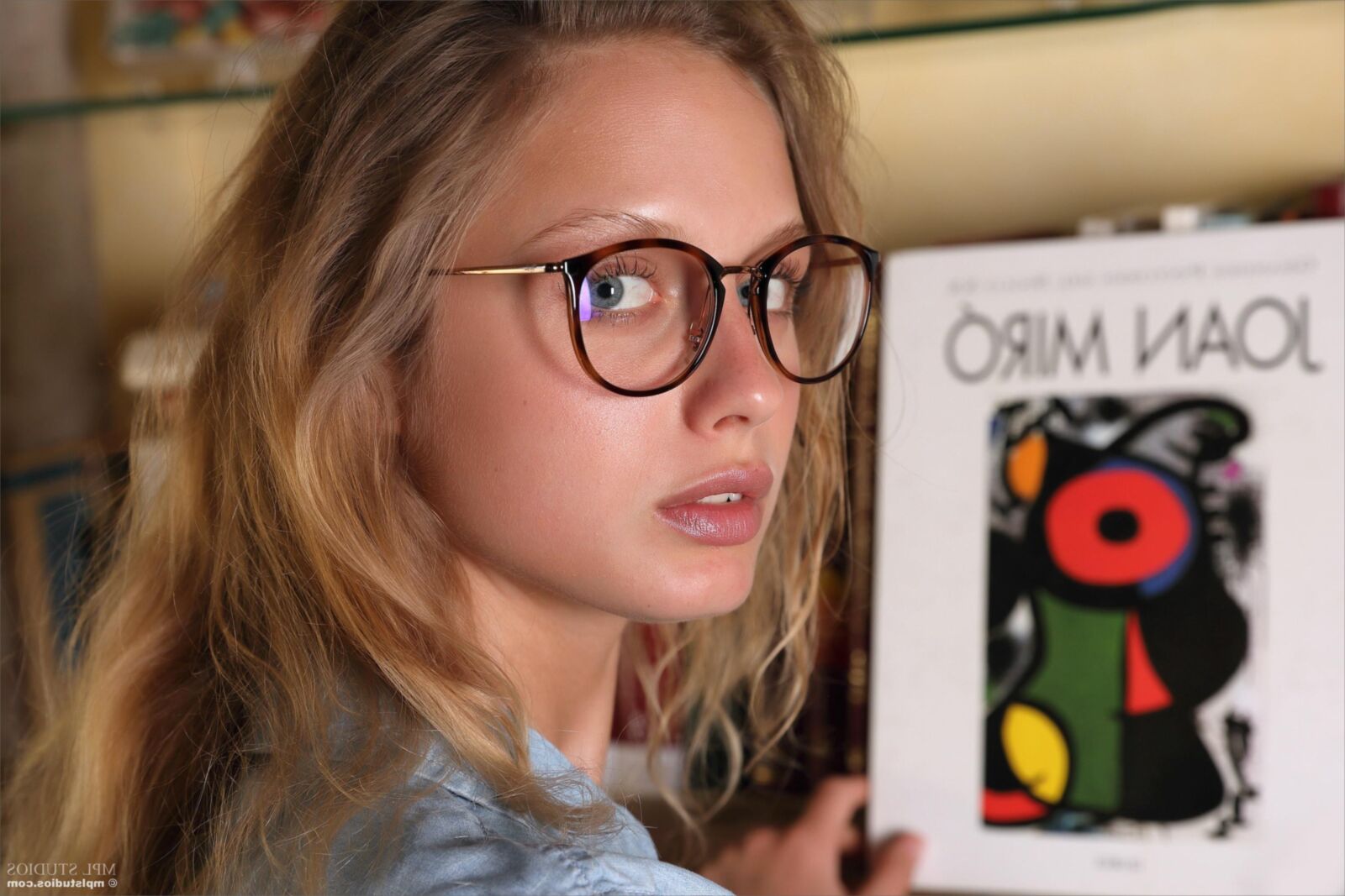 Mplstudios Clarice promete en un libro