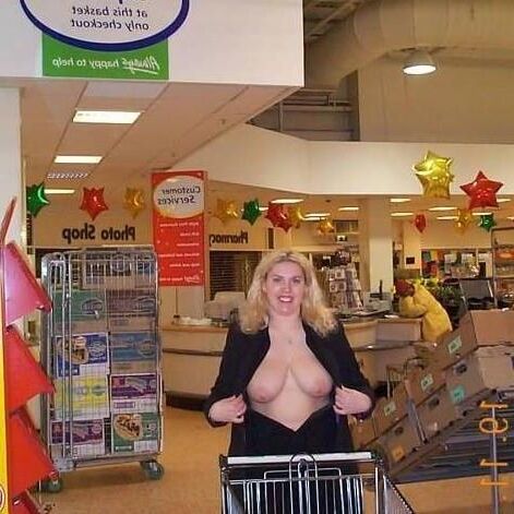 Barby (UK) fait du shopping