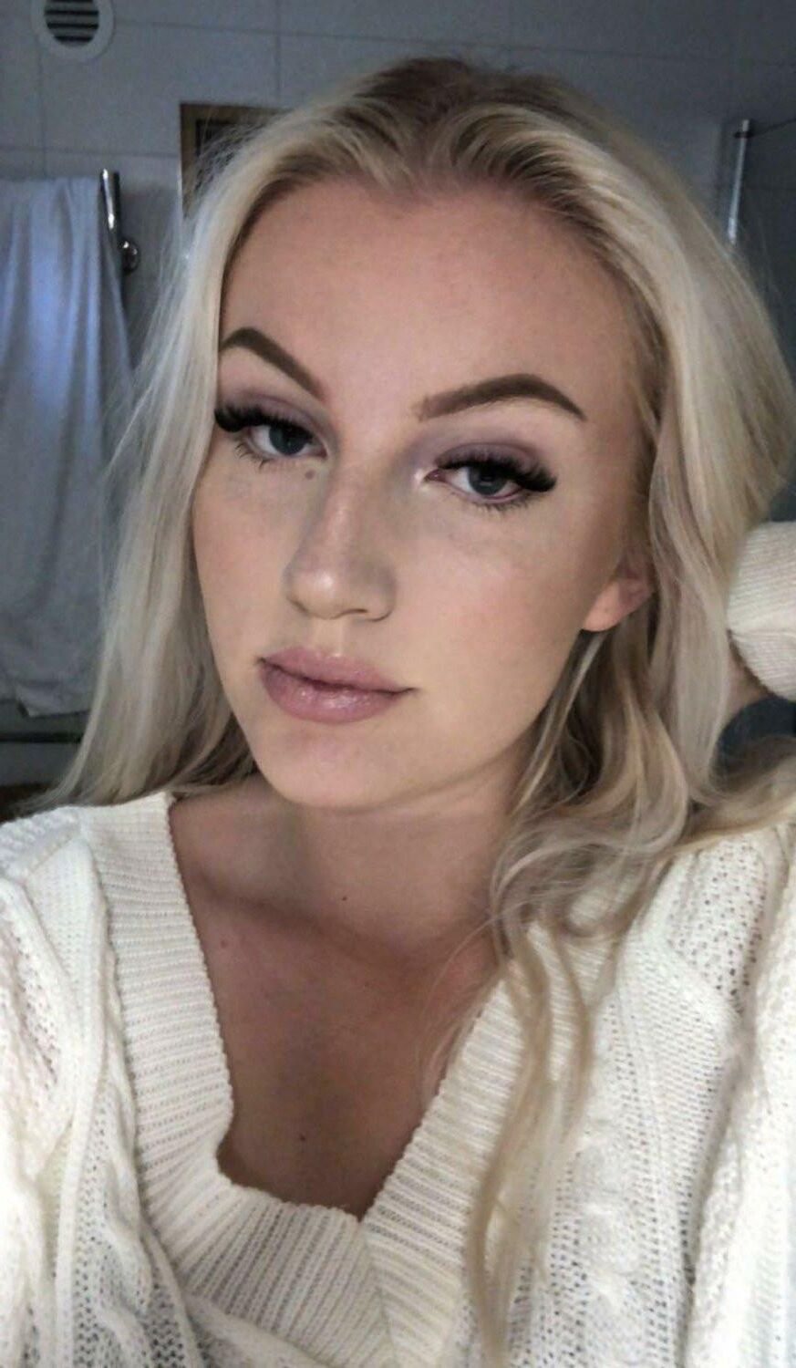 Emma ist eine schwedische Teenagerschlampe