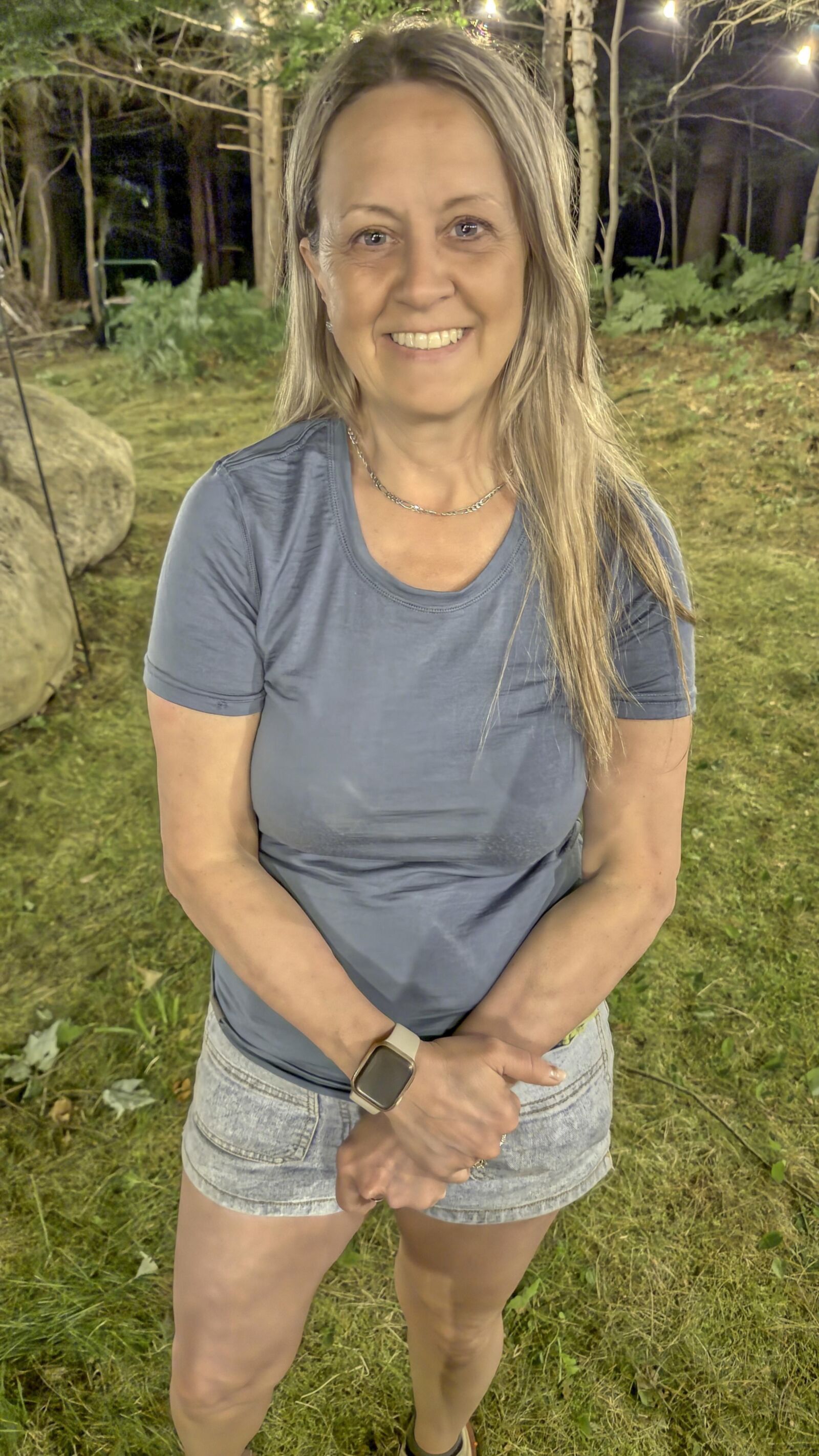 Verheiratete Hotwife wird saugen