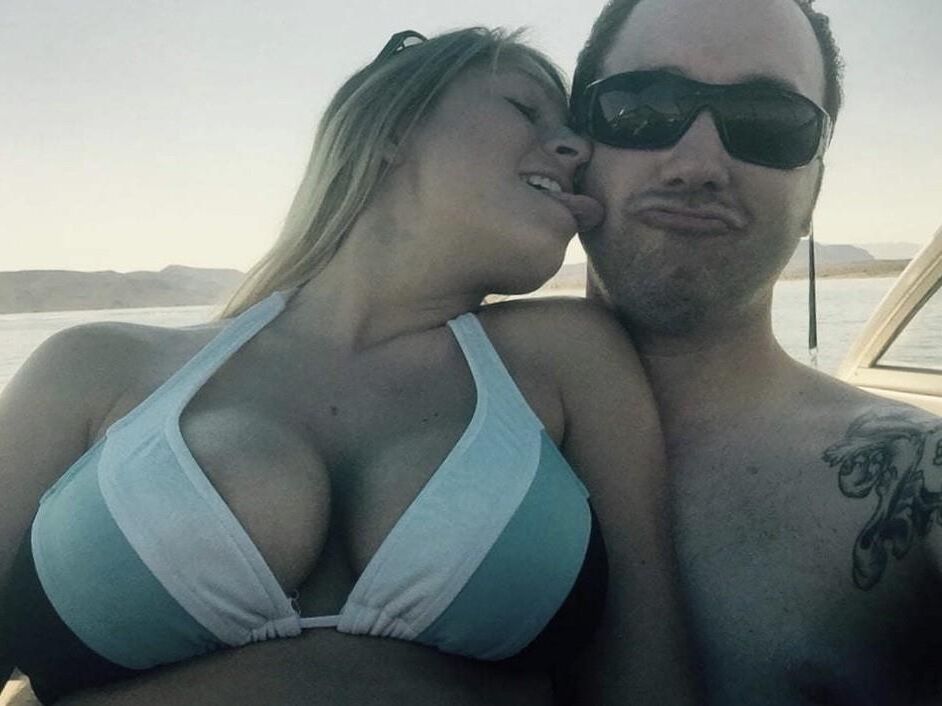 Krystal: Heiße blonde Frau mit großen nackten Titten