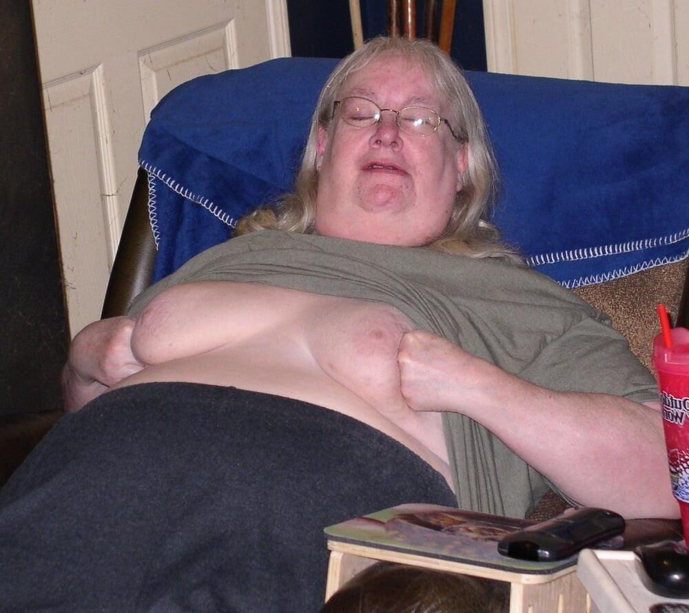Blonde reife große Bauch