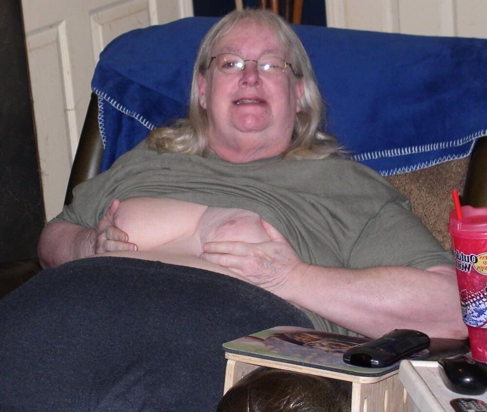Blonde reife große Bauch