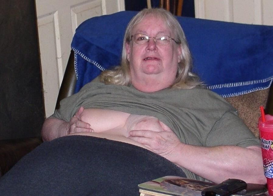 Blonde reife große Bauch