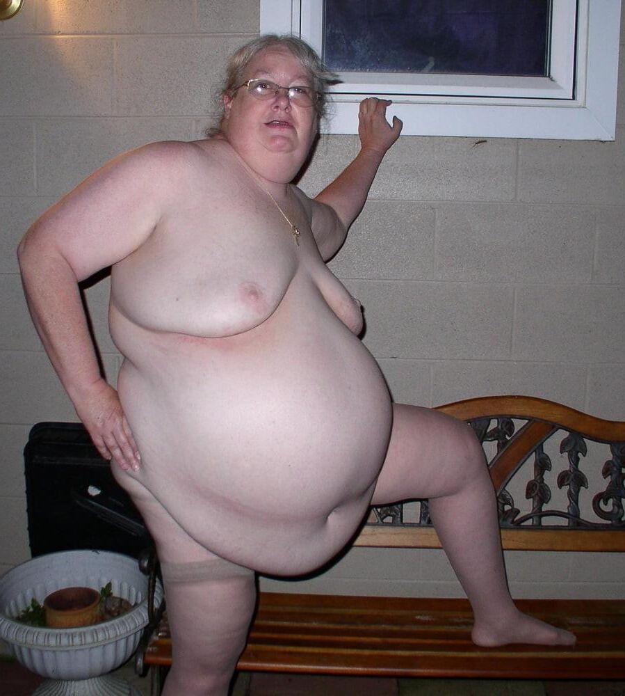 Blonde reife große Bauch