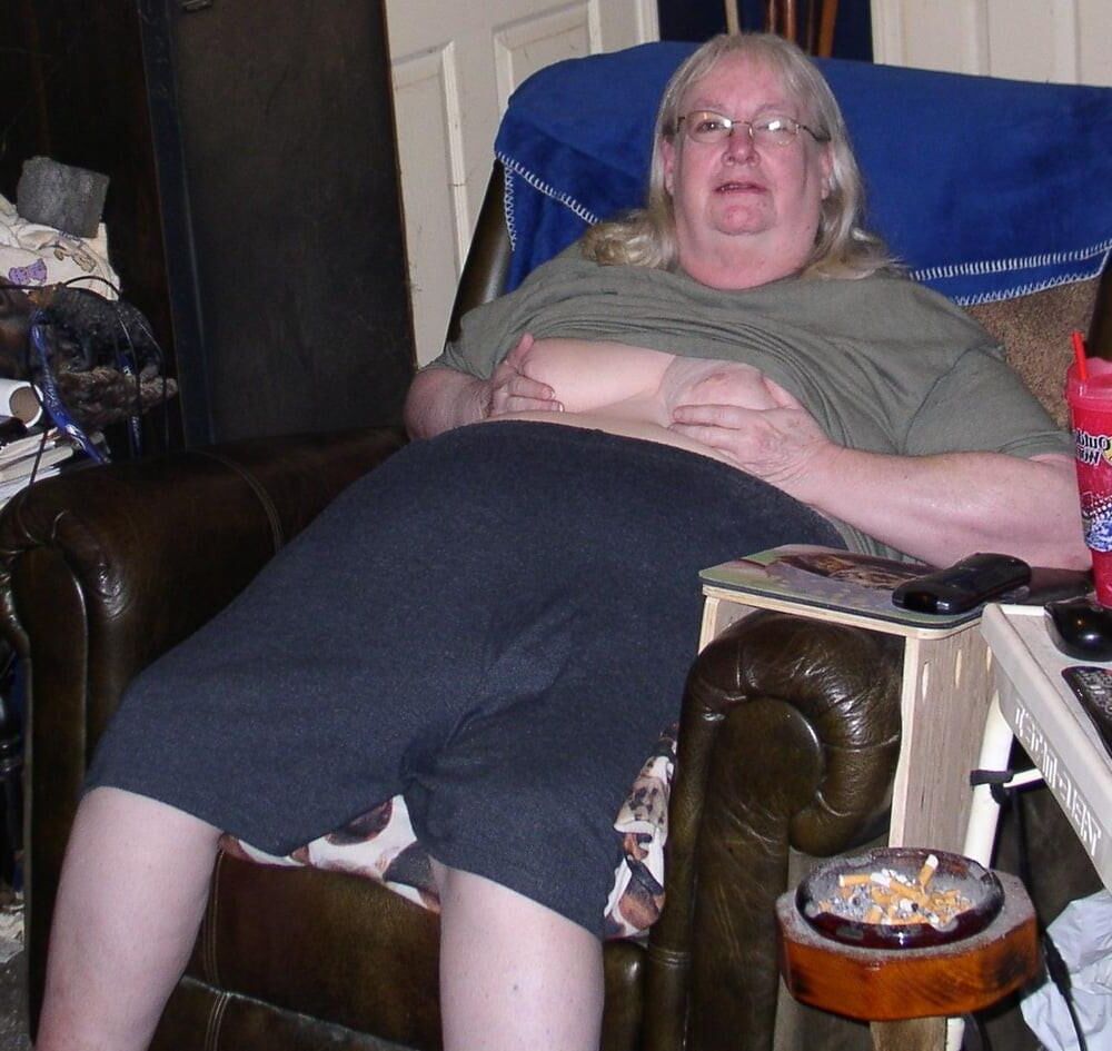 Blonde reife große Bauch