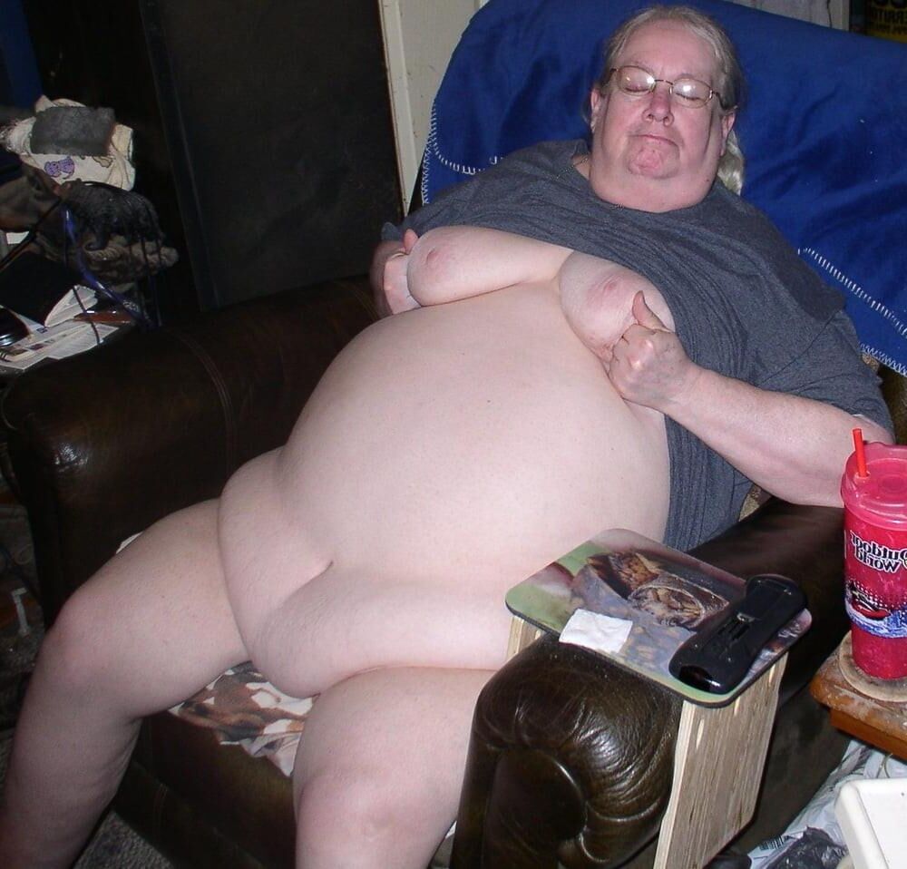 Blonde reife große Bauch