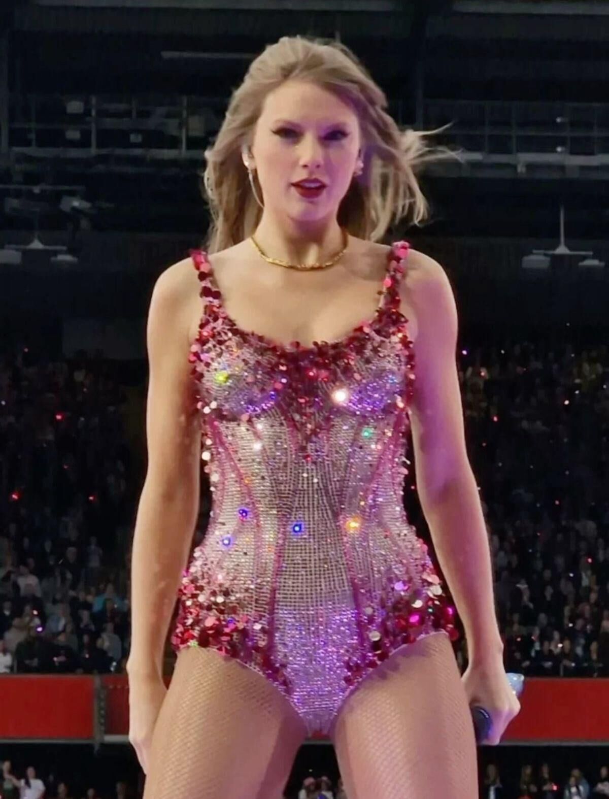 Taylor Swift wank bank 