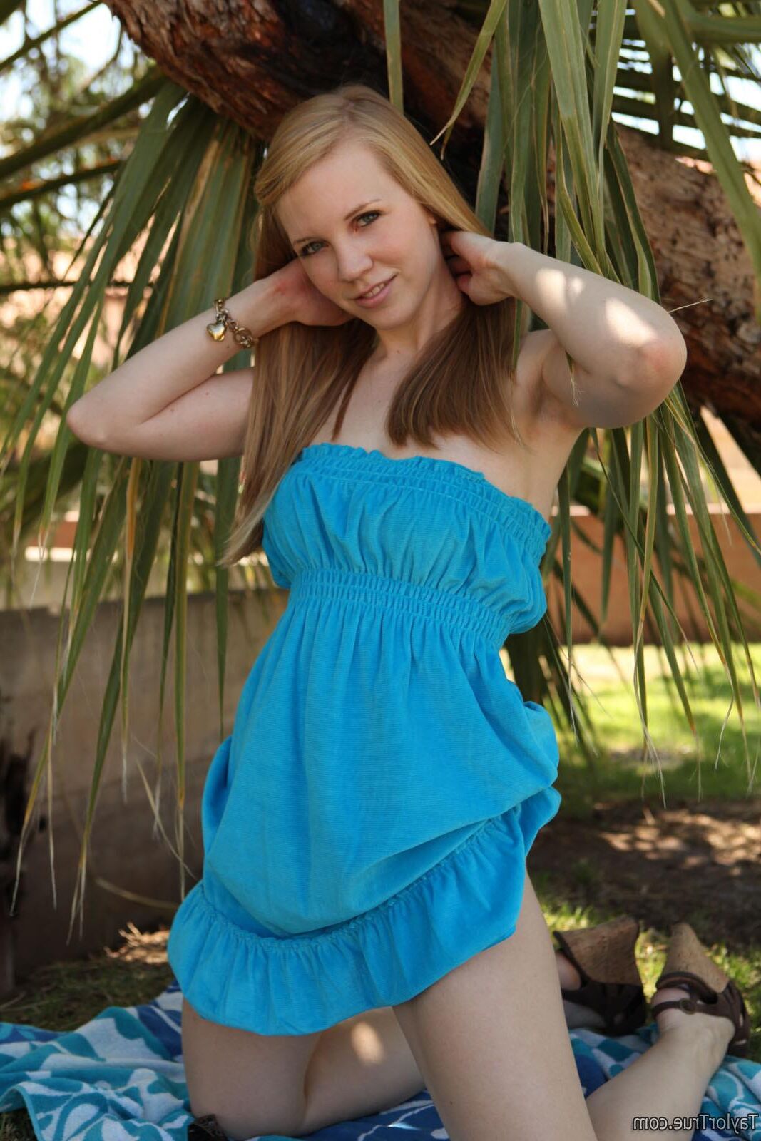 TaylorTrue TAYLOR Stripping under palm