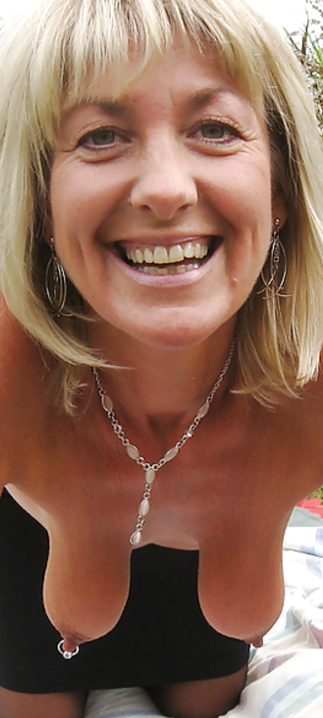 Mature blonde milf exhibition 
