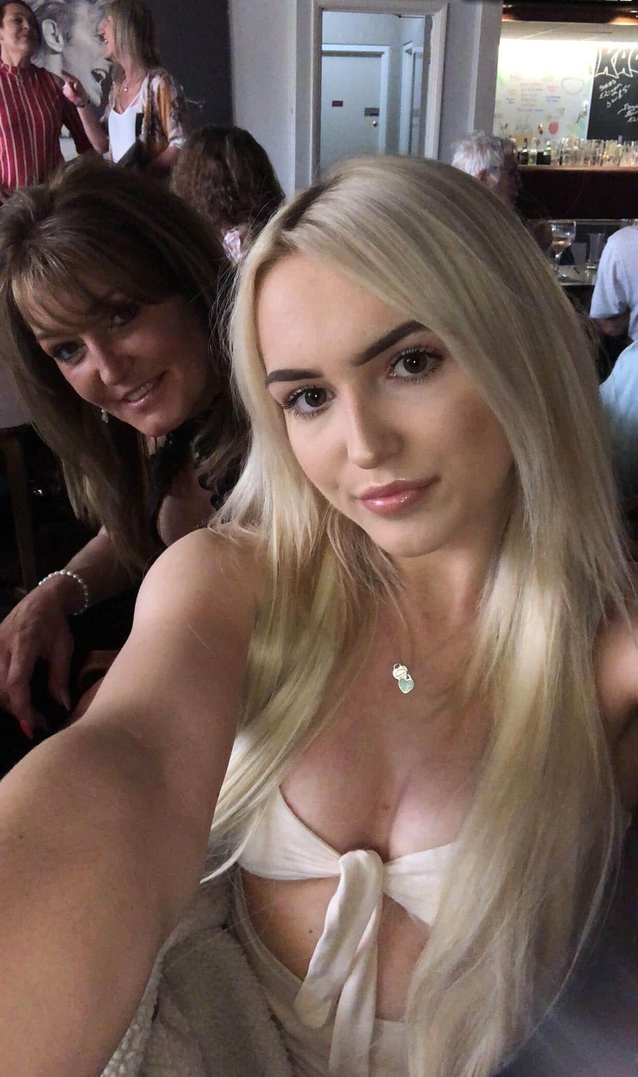 Elise is a good wife and mum. She is ready to be a webslut now.