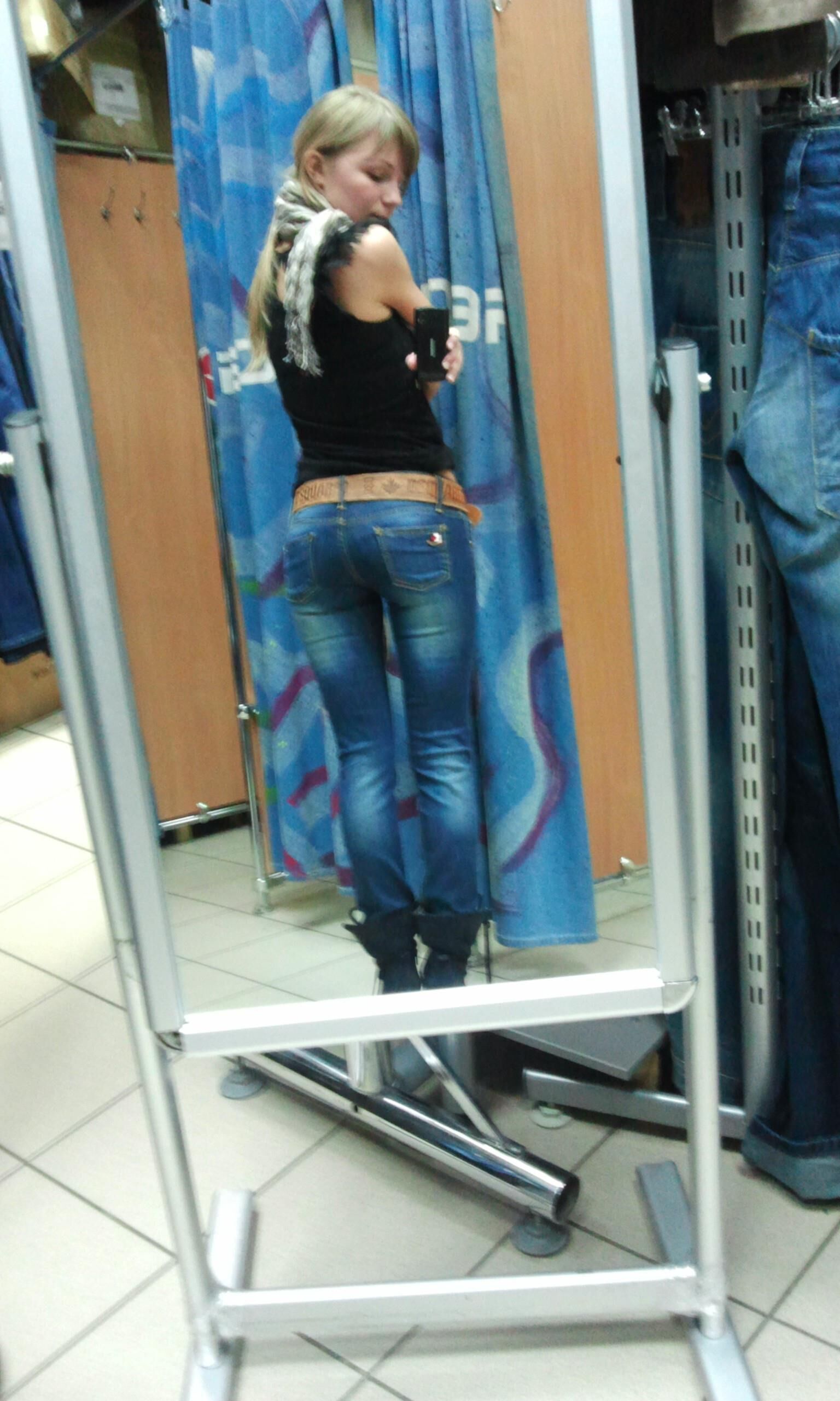 Cute slim Russian posing and selfie nudes