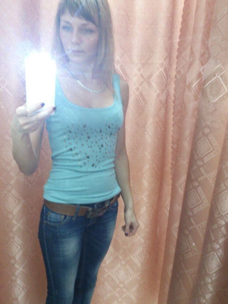 Cute slim Russian posing and selfie nudes