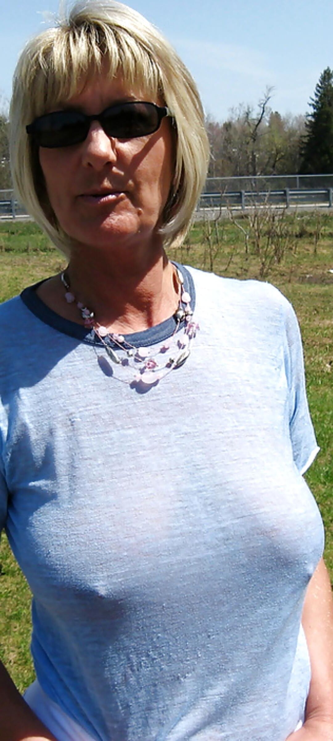 Mature blonde milf exhibition 
