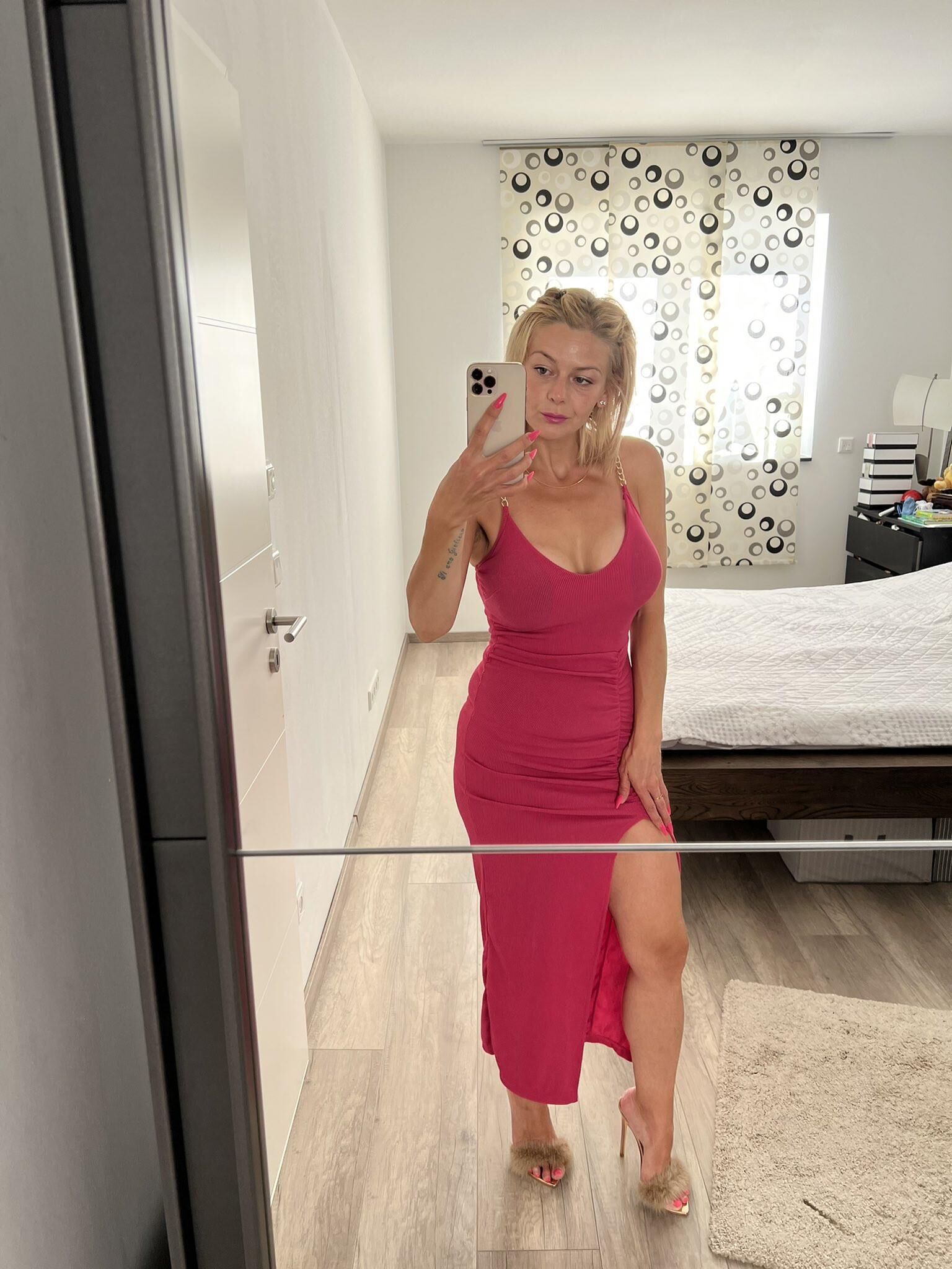 Nicoleta A Romanian bimbo MILF
