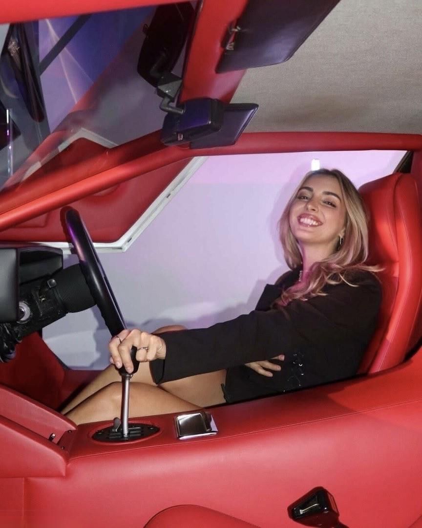 Emelia Sexy Beauty Curvy Blonde YouTuber Mechanic Girl Mixed Hot