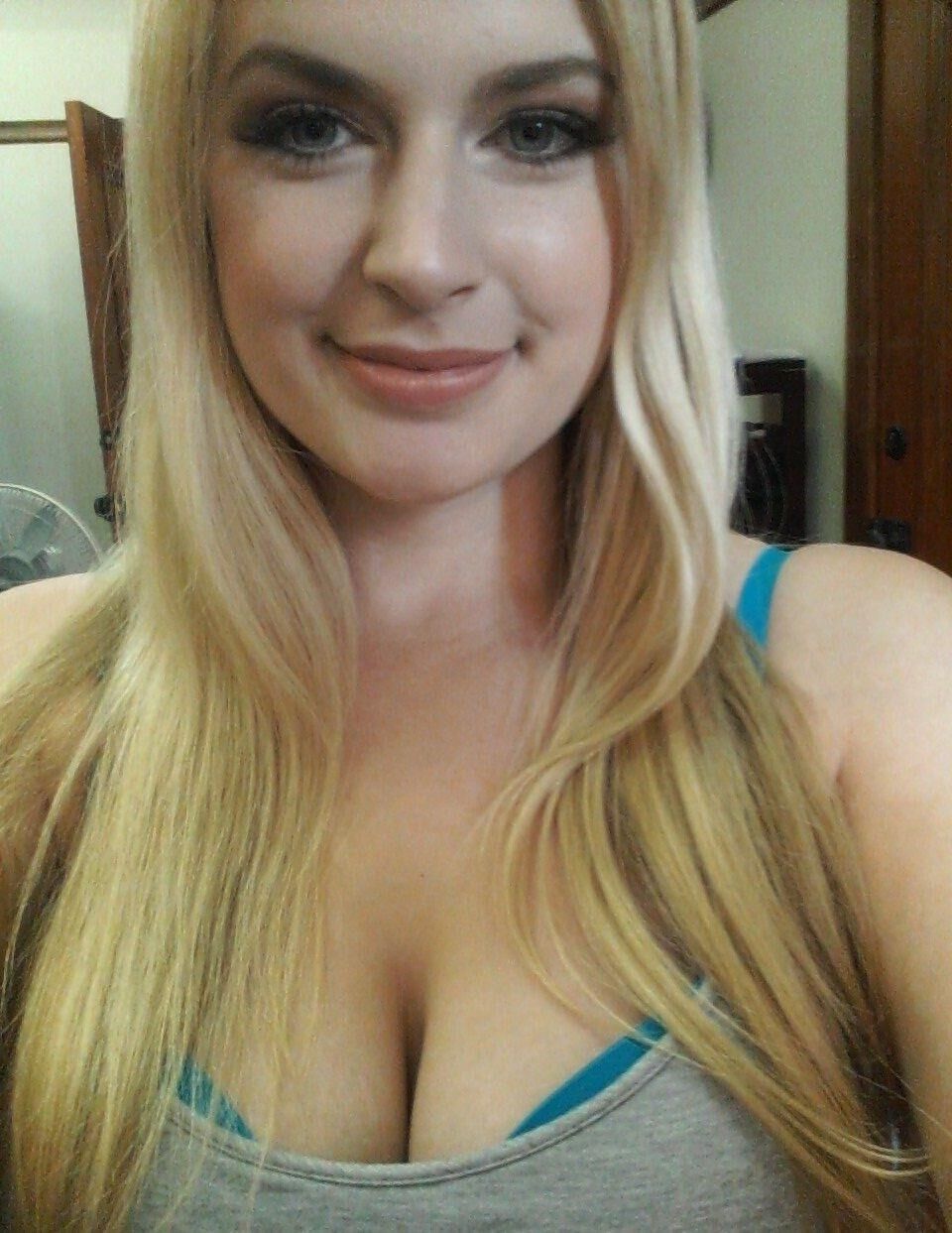 Hot Blonde German Big Tit Teen Sandra de Frankfurt expuesto