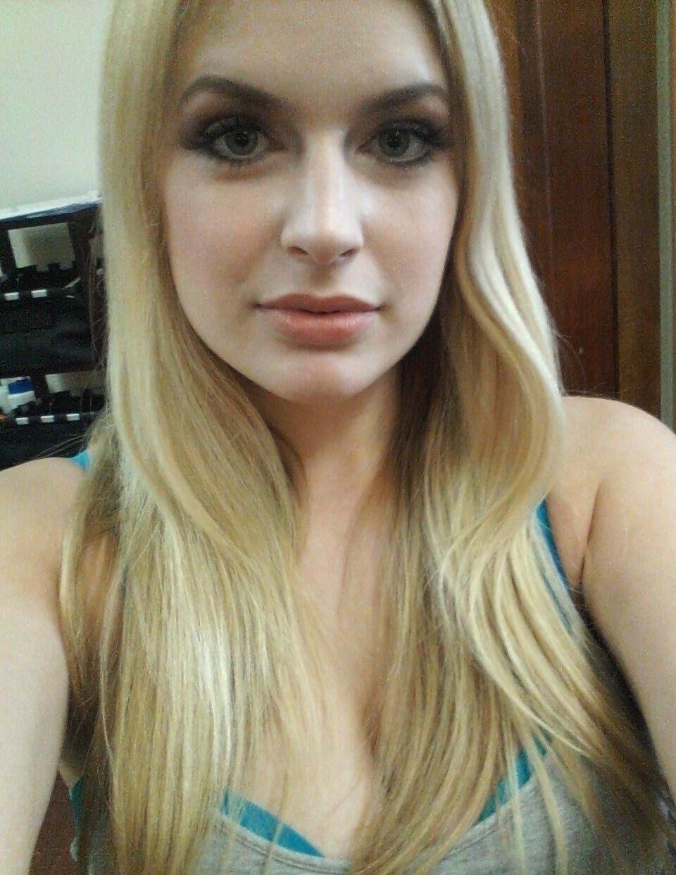 Hot Blonde German Big Tit Teen Sandra de Frankfurt expuesto