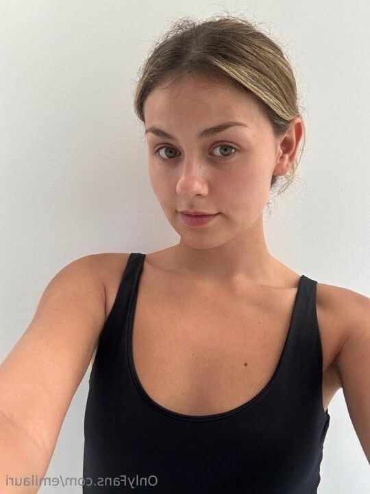 Makellose blonde Göttin
