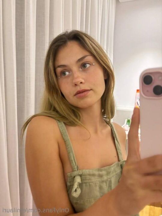 Makellose blonde Göttin